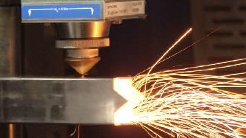 Колко дебело може да реже машината за лазерно рязане с 15000 вата влакна